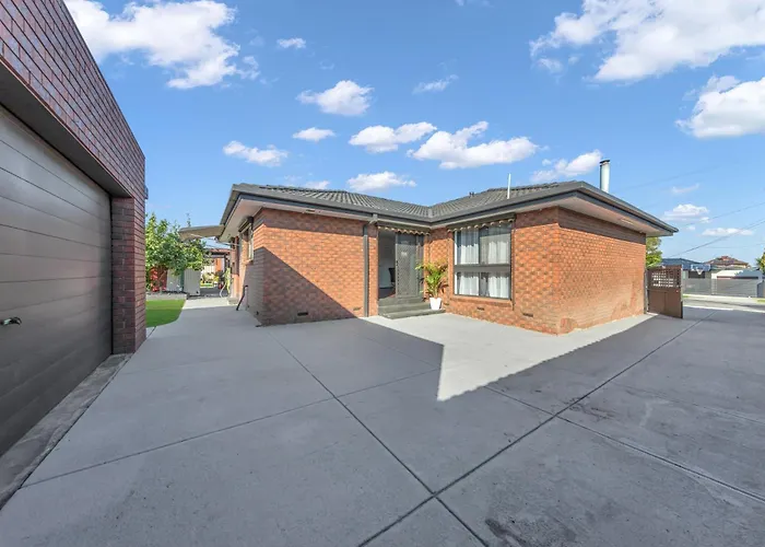 Melbourne Airport Pet Friendly Guest House