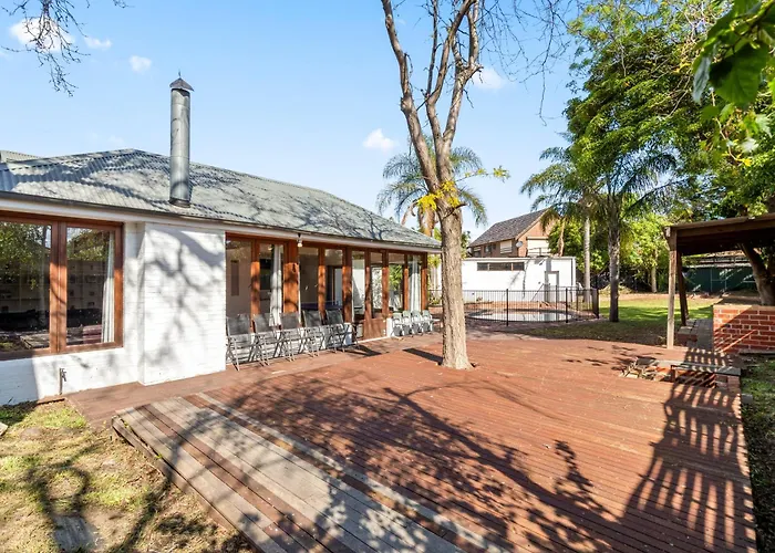 Large 5Br Home-Pool-Bbq-5 Carpark-Central Location